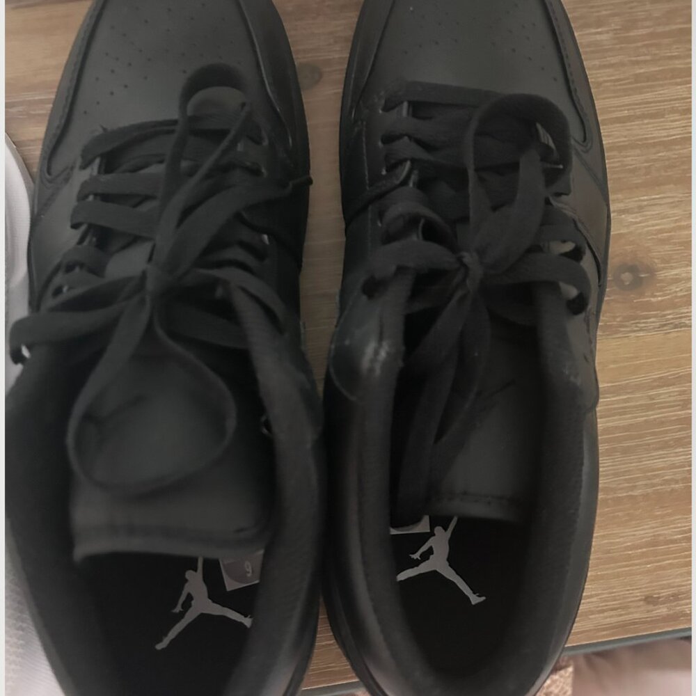 Air Jordan 1 Lows Size 9